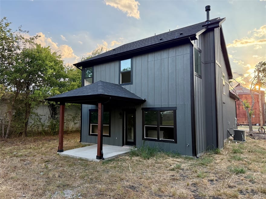 305 Augustus Street, Trenton, Texas
