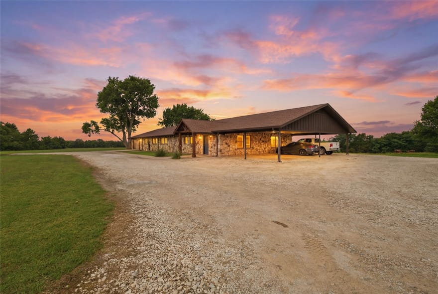 55 Heritage Road, Gordonville, Texas
