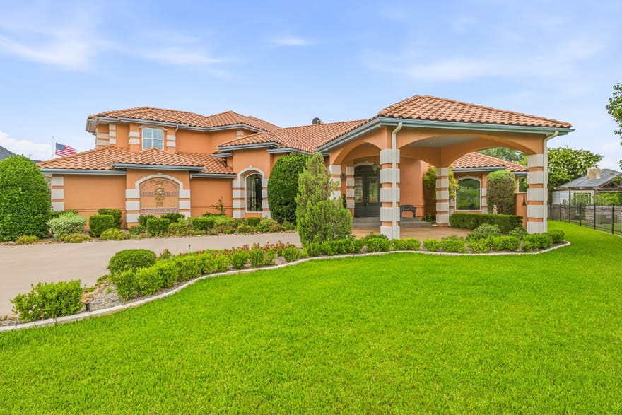 2002 W Emerald Bend Court, Granbury, Texas