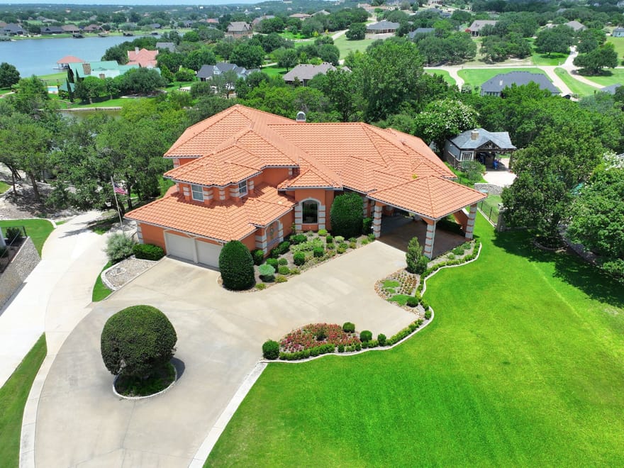 2002 W Emerald Bend Court, Granbury, Texas