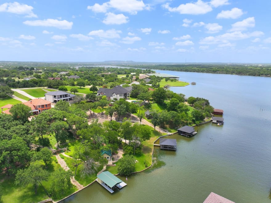 2002 W Emerald Bend Court, Granbury, Texas