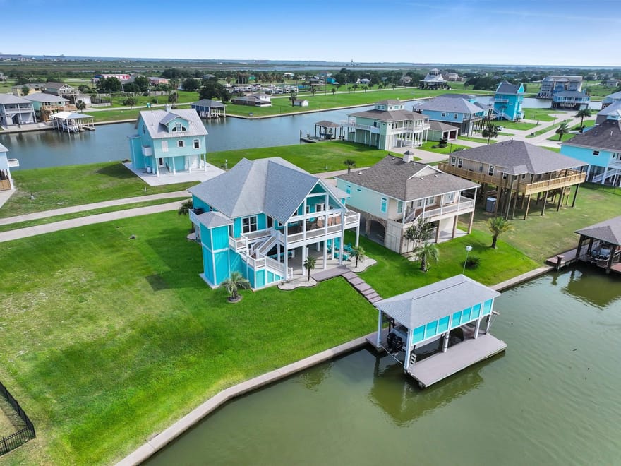 2005 & 2009 Laguna Harbor Cove Boulevard, Port Bolivar, Texas