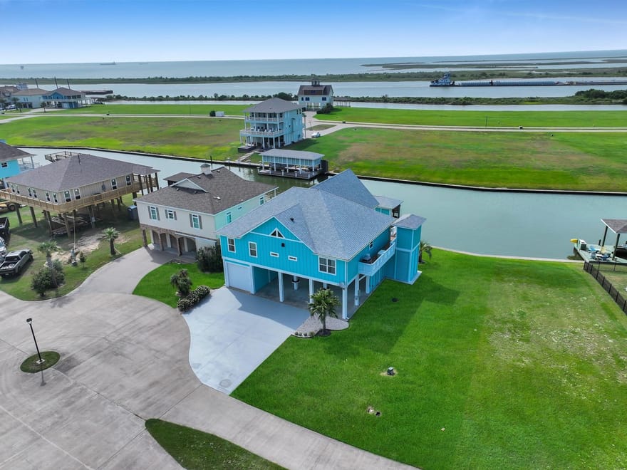 2005 & 2009 Laguna Harbor Cove Boulevard, Port Bolivar, Texas