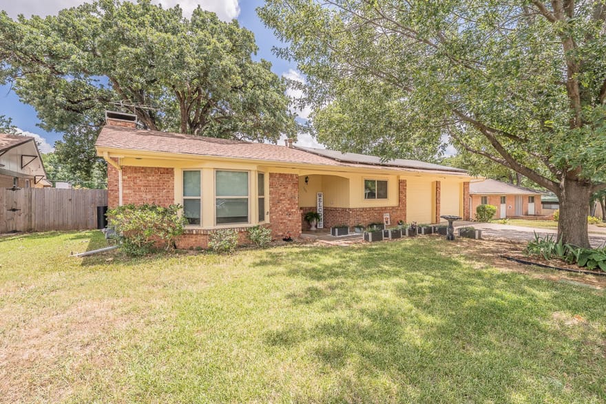 506 E Huitt Lane, Euless, Texas