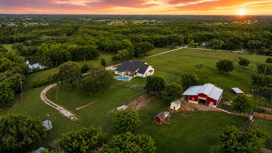 1920 Meander Road, Granbury, Texas