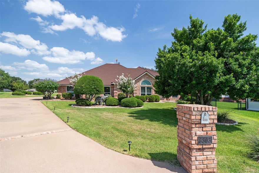 6303 Dulcito Court, Granbury, Texas