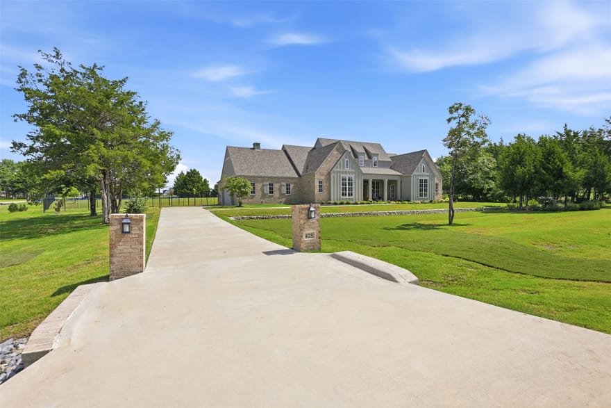 425 Abagail Lane, Van Alstyne, Texas