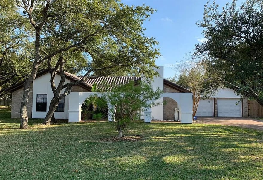 3111 Traylor Boulevard, Rockport, Texas