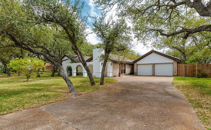 3111 Traylor Boulevard, Rockport, Texas