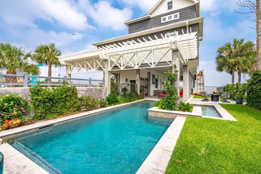 12 Tiki Circle, Tiki Island, Texas