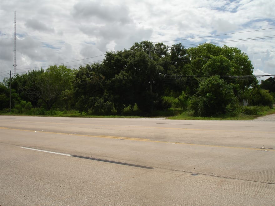 3207 W Parkwood Avenue, Friendswood, Texas