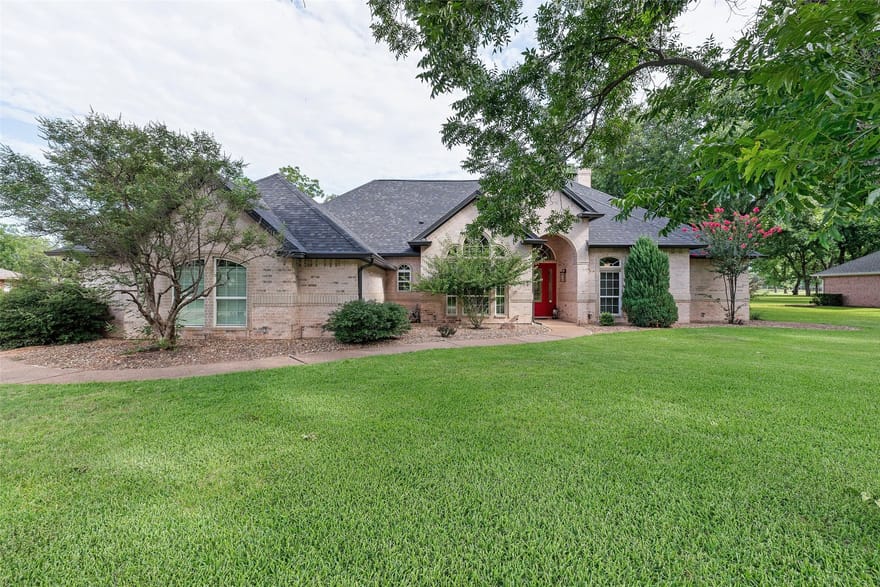 5612 Equestrian Court, Granbury, Texas