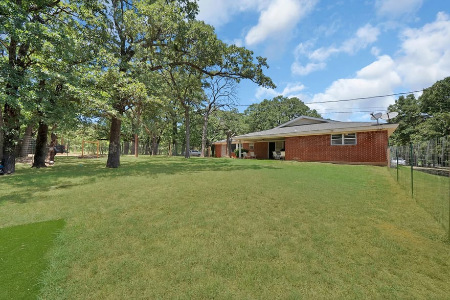 305 W Bethesda Road, Burleson, Texas