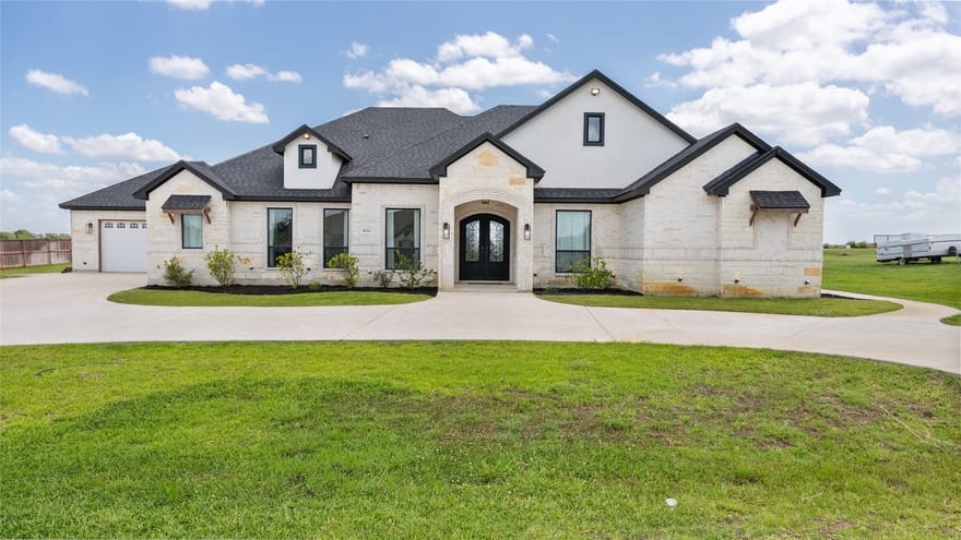 8224 Harvest Drive, Grandview, Texas