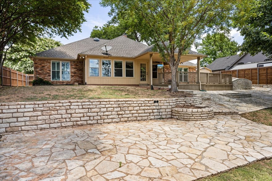 105 Casas Del Sur Street, Granbury, Texas