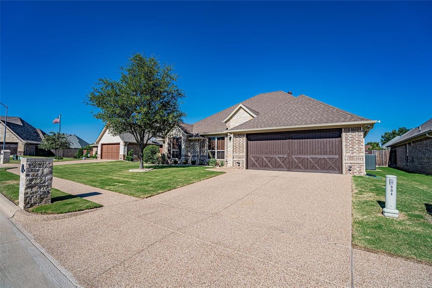 917 Joshua Court, Granbury, Texas