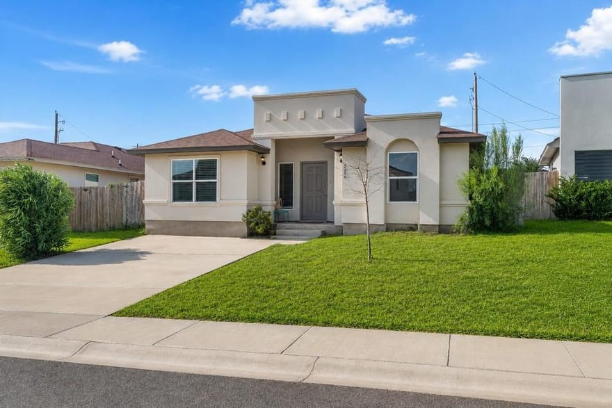 2206 Durazno Court, Laredo, Texas