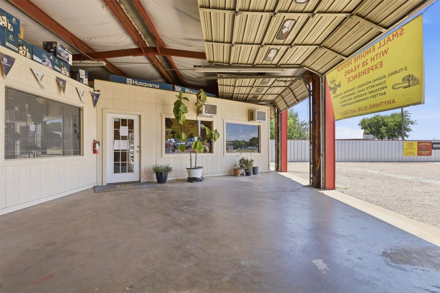 1605 S Main Street, Cleburne, Texas