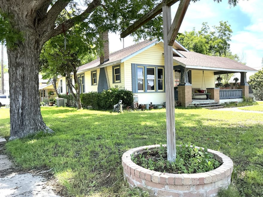1026 Saint Paul Street, Gonzales, Texas
