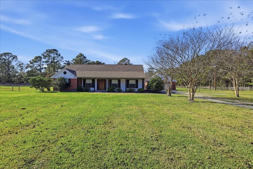 5433 Hidden Meadows Drive, Orange, Texas