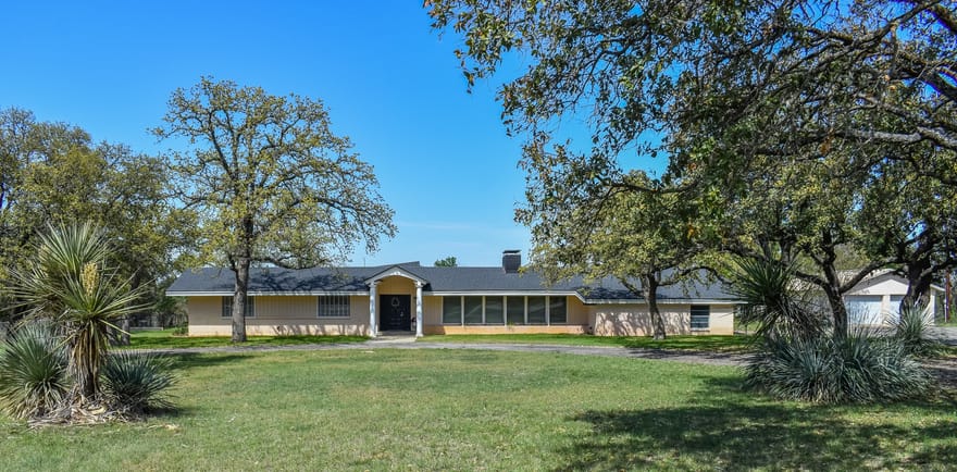 1124 W 6th, Brady, Texas