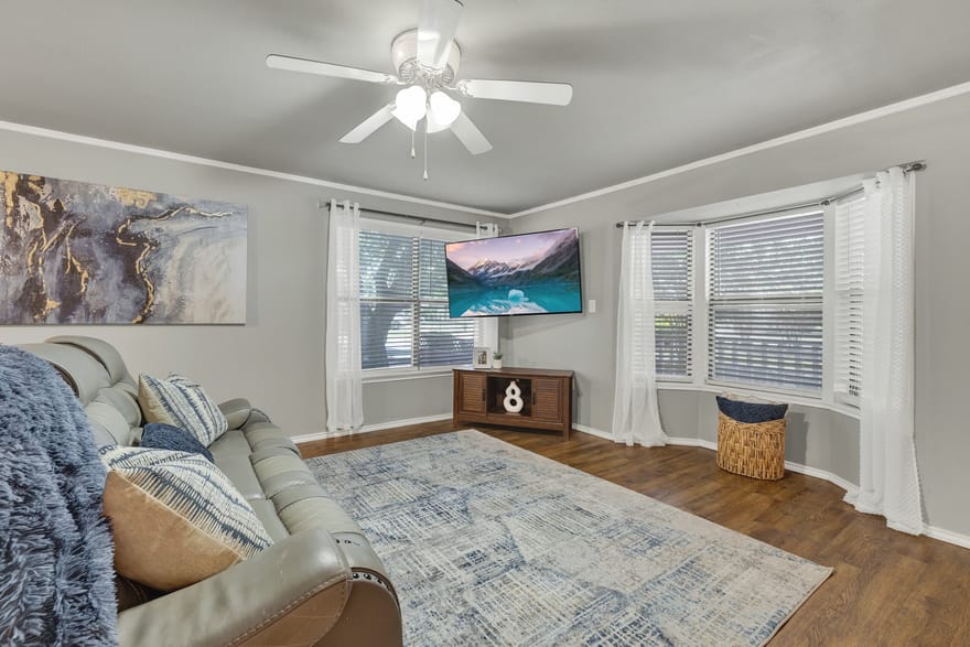 580 E Zipp Road, New Braunfels, Texas