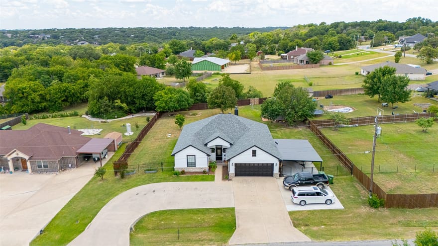1305 E Apache Trail, Granbury, Texas