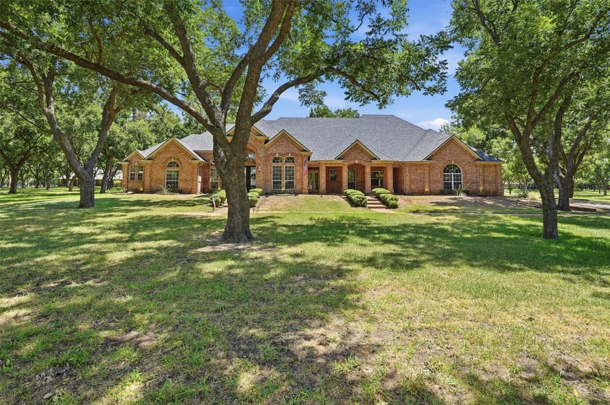 7405 Fox Fire Court, Granbury, Texas
