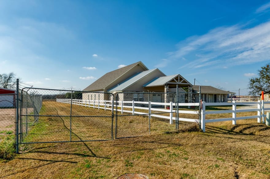 8829 N Highway 171, Godley, Texas