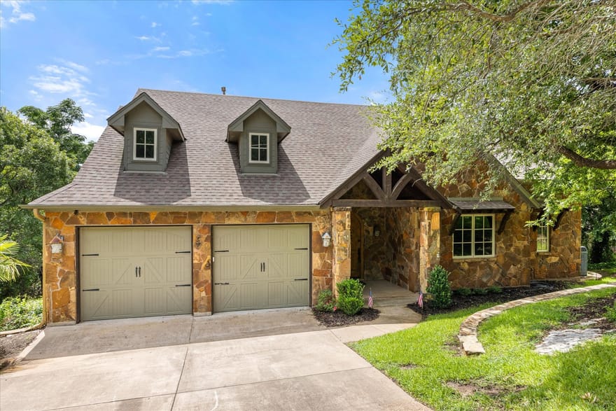1101 Hidden Cove Trail, Granbury, Texas