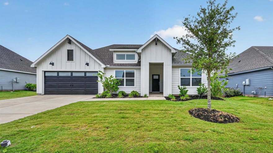 213 Sandstone Circle, Granbury, Texas