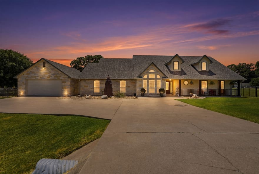 3102 Walnut Creek Parkway, Granbury, Texas
