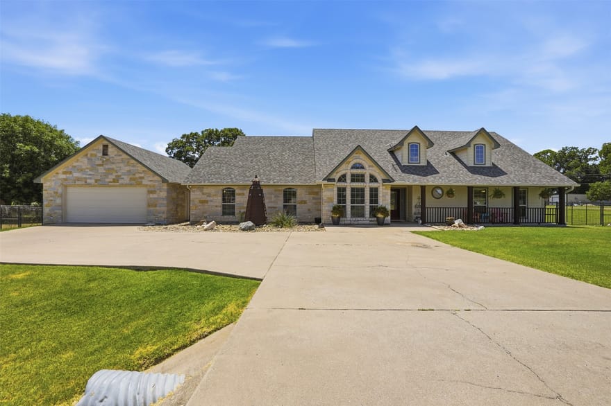 3102 Walnut Creek Parkway, Granbury, Texas