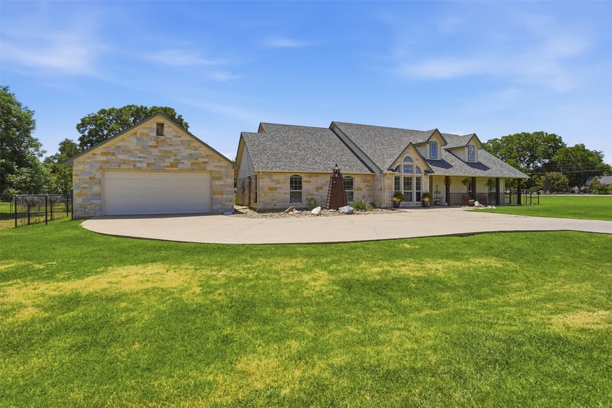 3102 Walnut Creek Parkway, Granbury, Texas