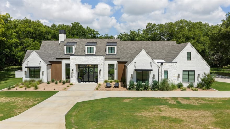 8013 W Landings Road, Granbury, Texas