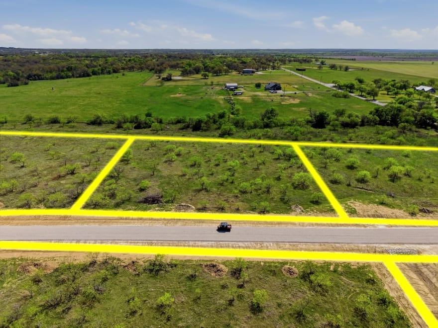 1408 Weston Ridge, Grandview, Texas