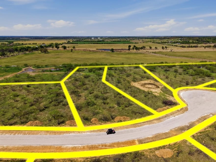 1417 Weston Ridge, Grandview, Texas