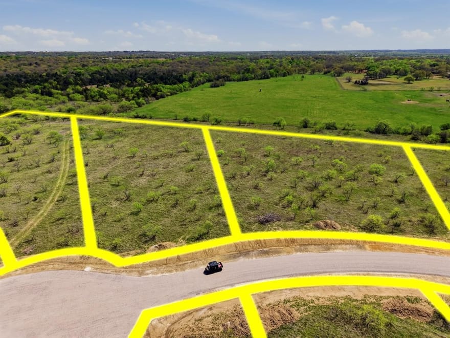 1424 Weston Ridge, Grandview, Texas