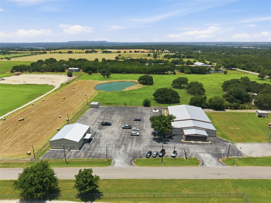 2420 Bob White Drive, Granbury, Texas