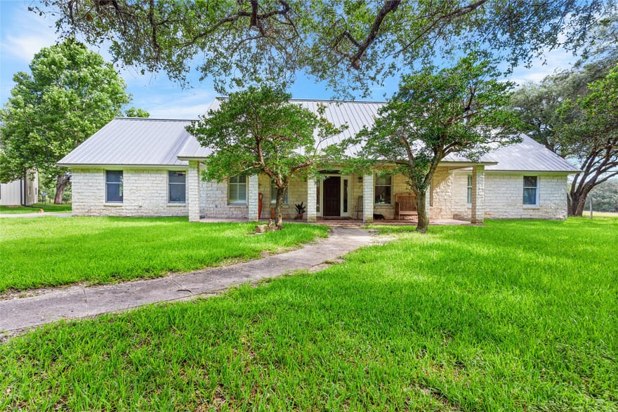 801 Treasure Oaks Road, Inez, Texas