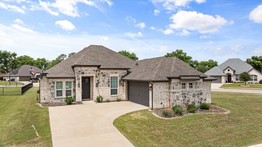 1089 Mickelson Drive, Granbury, Texas