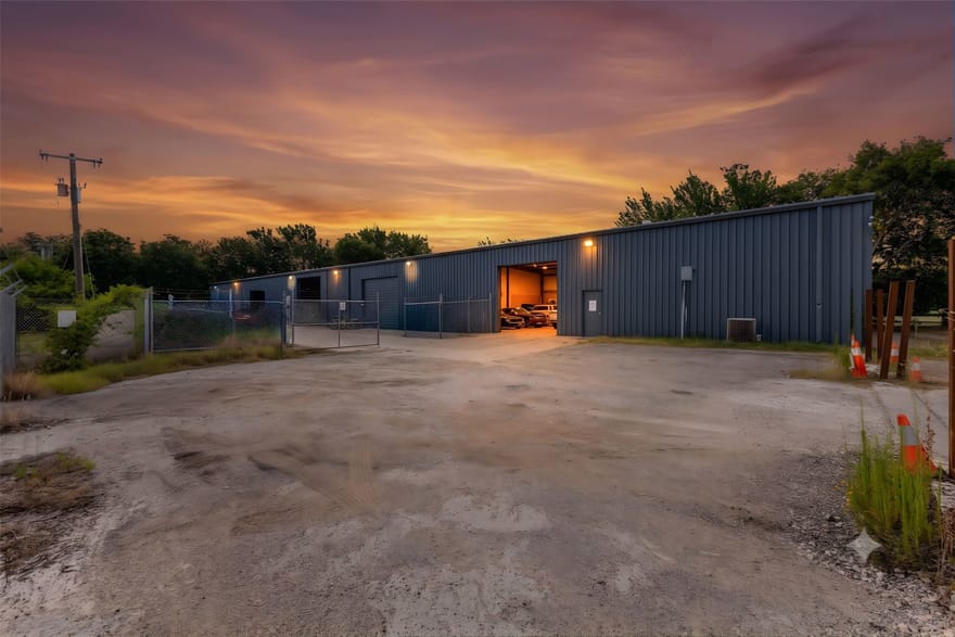 6917 Russell Curry Road, Arlington, Texas