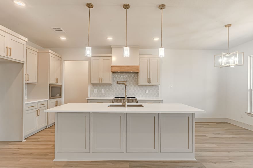 5712 Stonegate Circle, Granbury, Texas