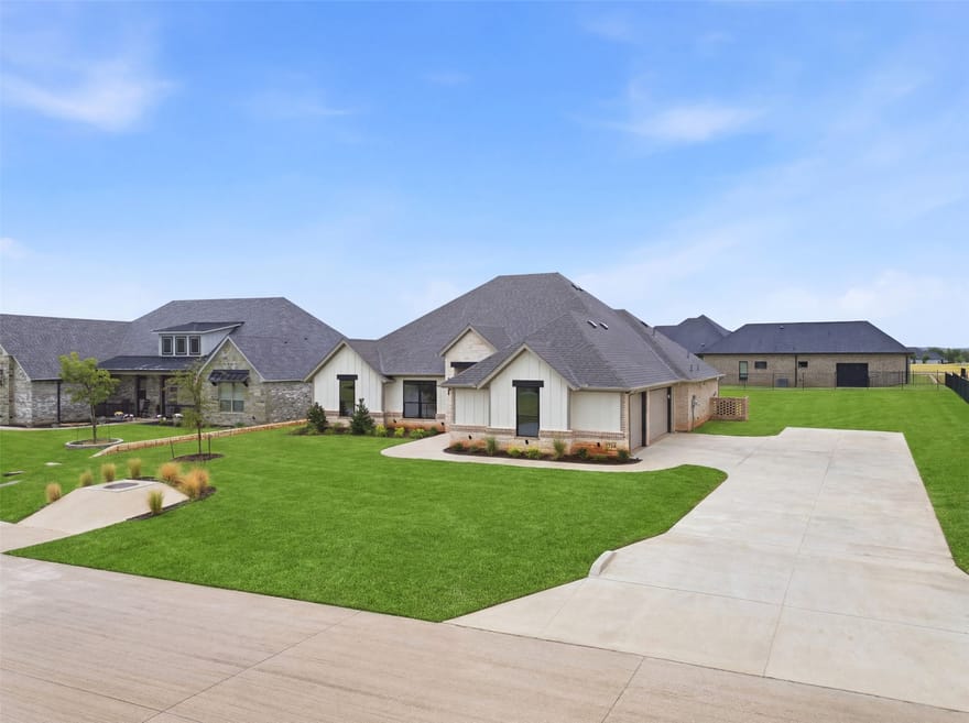 2714 Village Road, Granbury, Texas