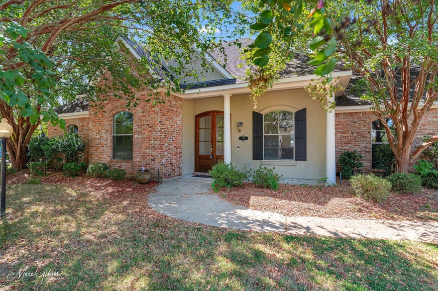 423 Hidden Oaks Circle, Shreveport, Louisiana