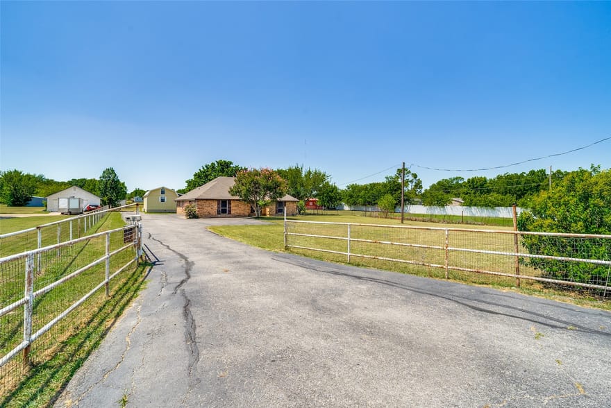 2705 County Road 920, Crowley, Texas