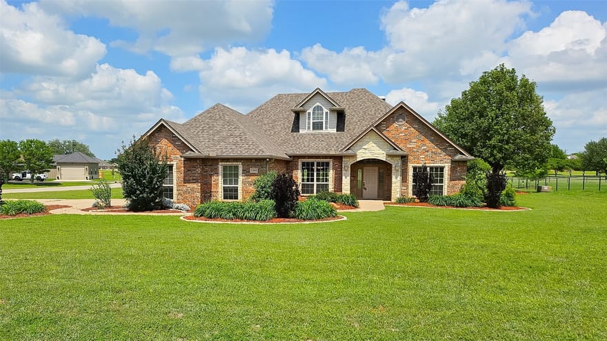 2300 E Emerald Bend Court, Granbury, Texas