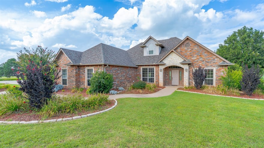 2300 E Emerald Bend Court, Granbury, Texas