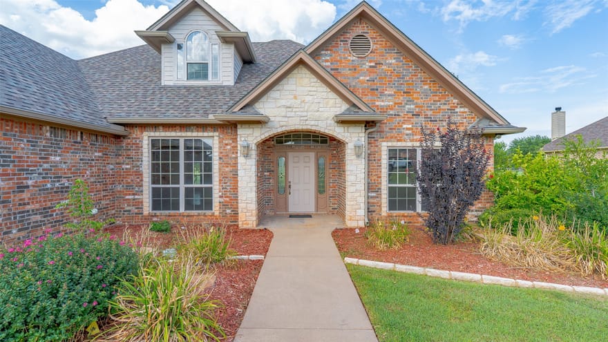 2300 E Emerald Bend Court, Granbury, Texas