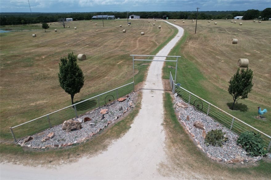 1809 Carminati Road, Montague, Texas